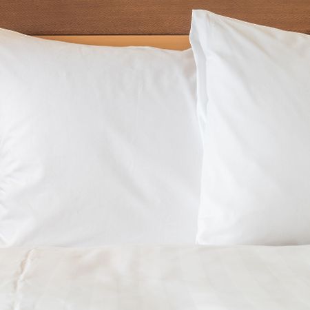 Holiday Inn Express And Suites Surrey By Ihg Екстер'єр фото