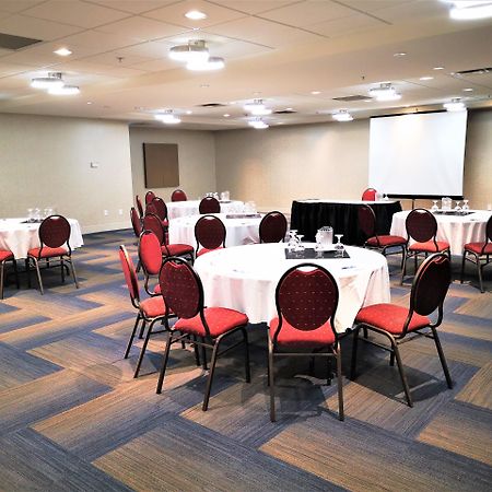 Holiday Inn Express And Suites Surrey By Ihg Екстер'єр фото