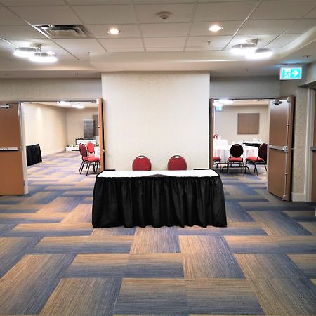 Holiday Inn Express And Suites Surrey By Ihg Екстер'єр фото