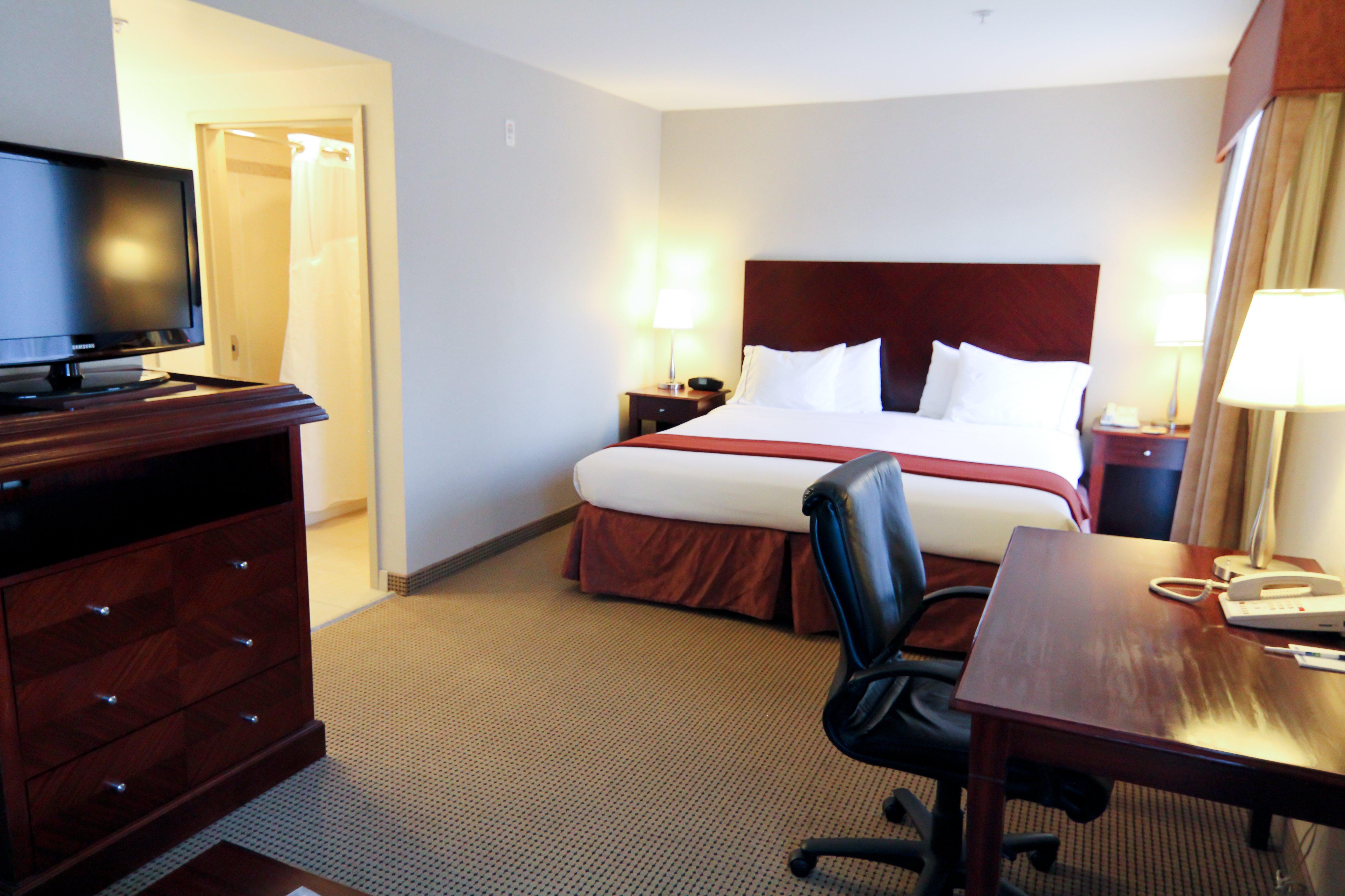 Holiday Inn Express And Suites Surrey By Ihg Екстер'єр фото