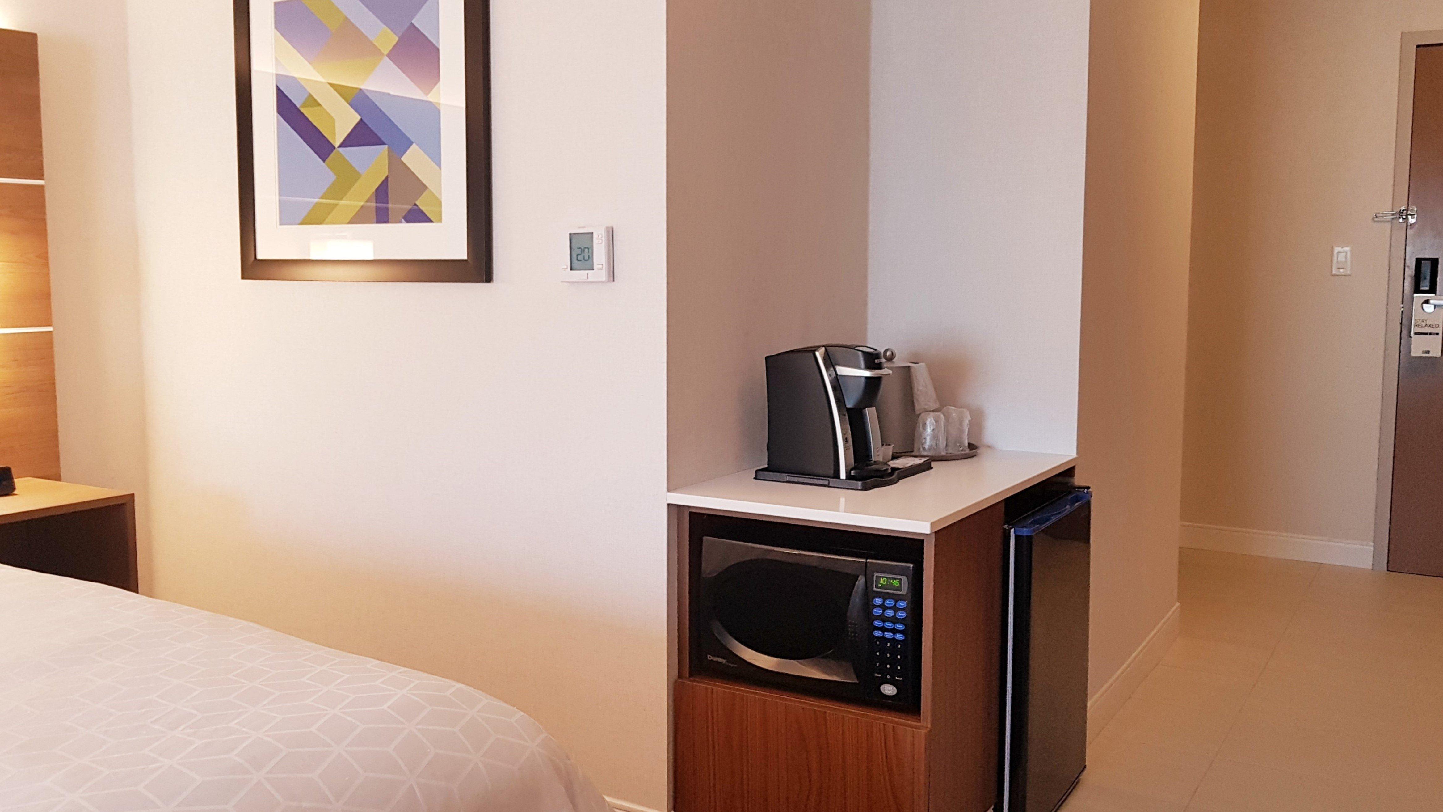 Holiday Inn Express And Suites Surrey By Ihg Екстер'єр фото