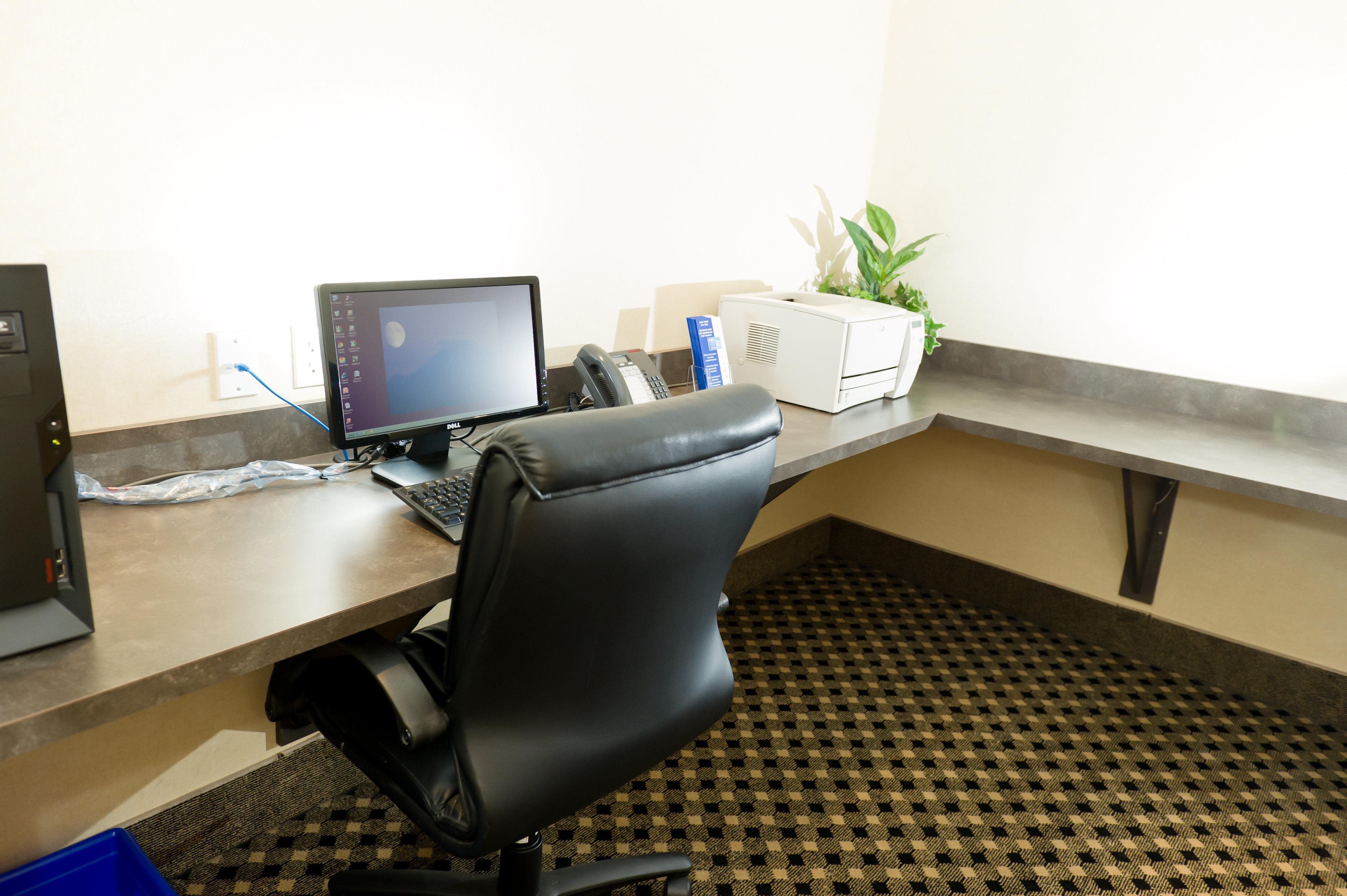 Holiday Inn Express And Suites Surrey By Ihg Екстер'єр фото