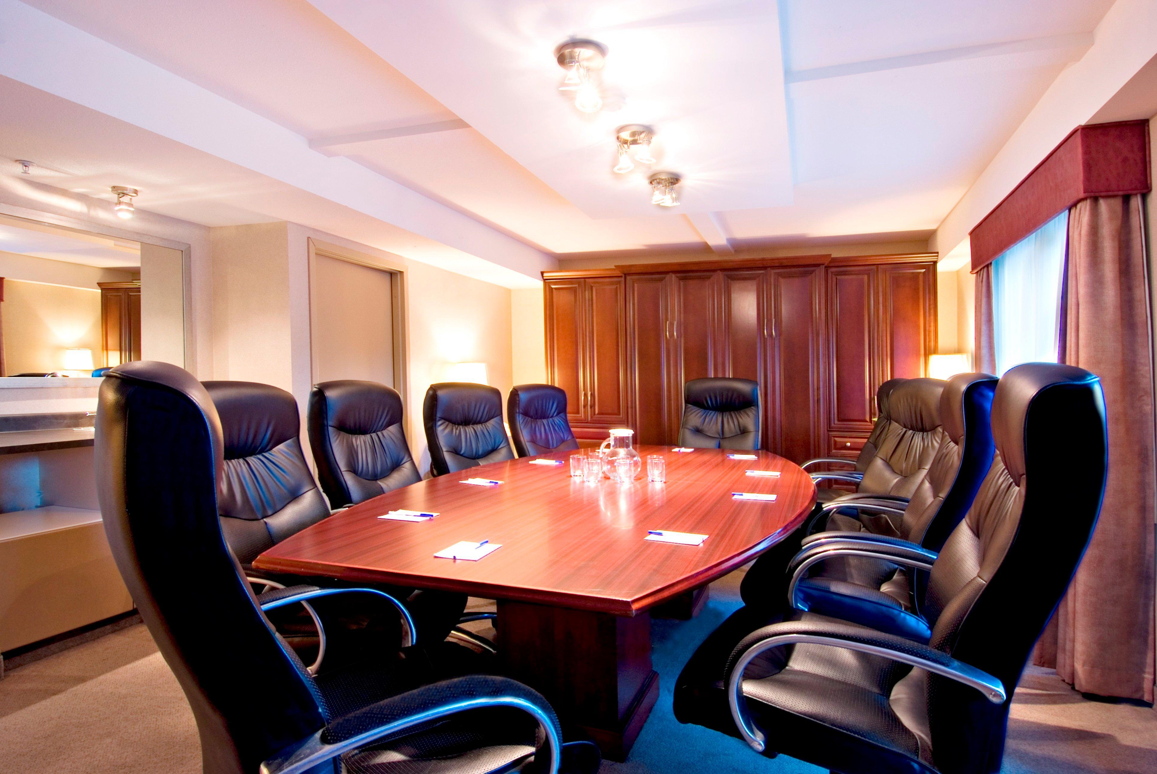 Holiday Inn Express And Suites Surrey By Ihg Екстер'єр фото