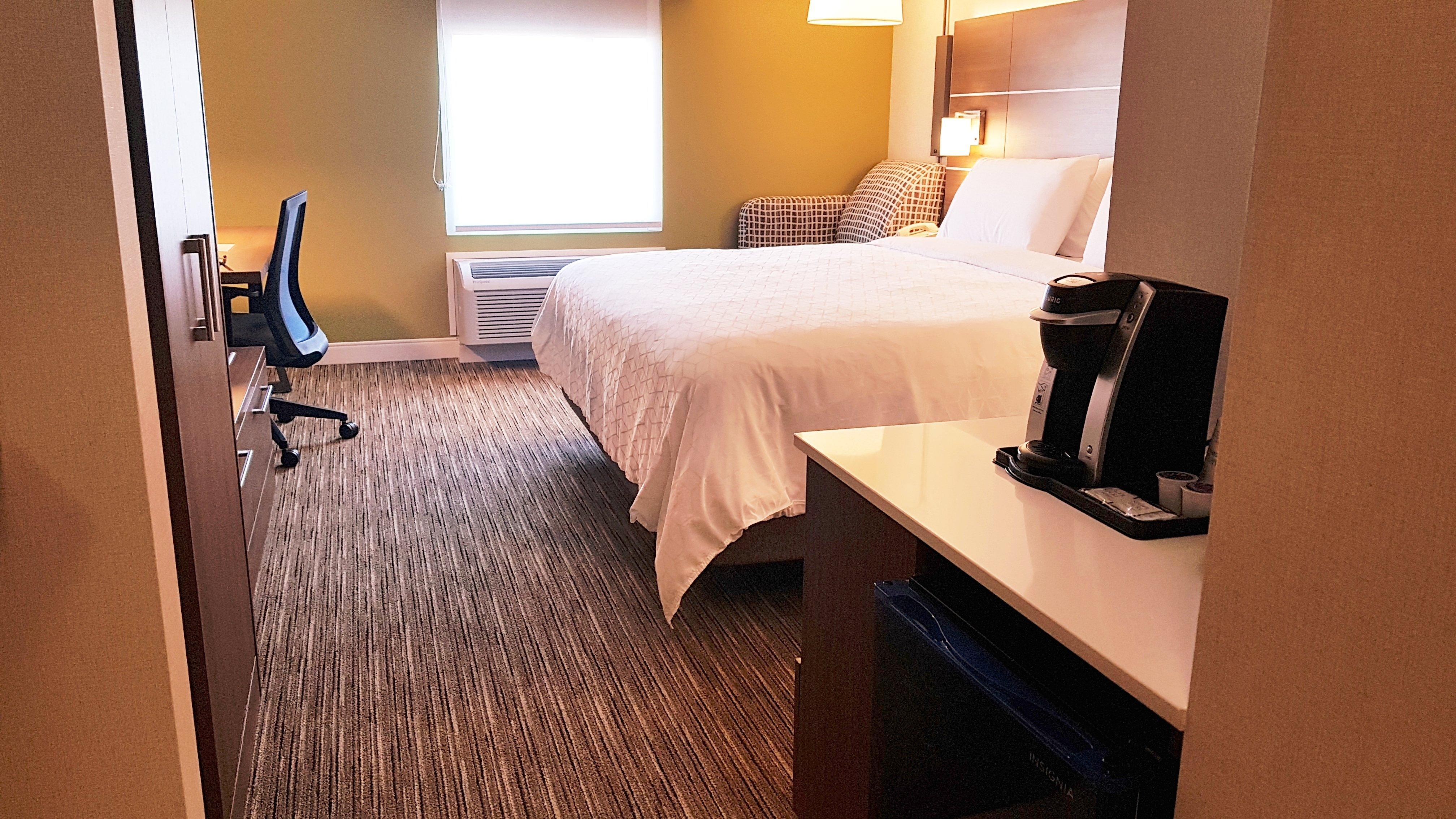 Holiday Inn Express And Suites Surrey By Ihg Екстер'єр фото