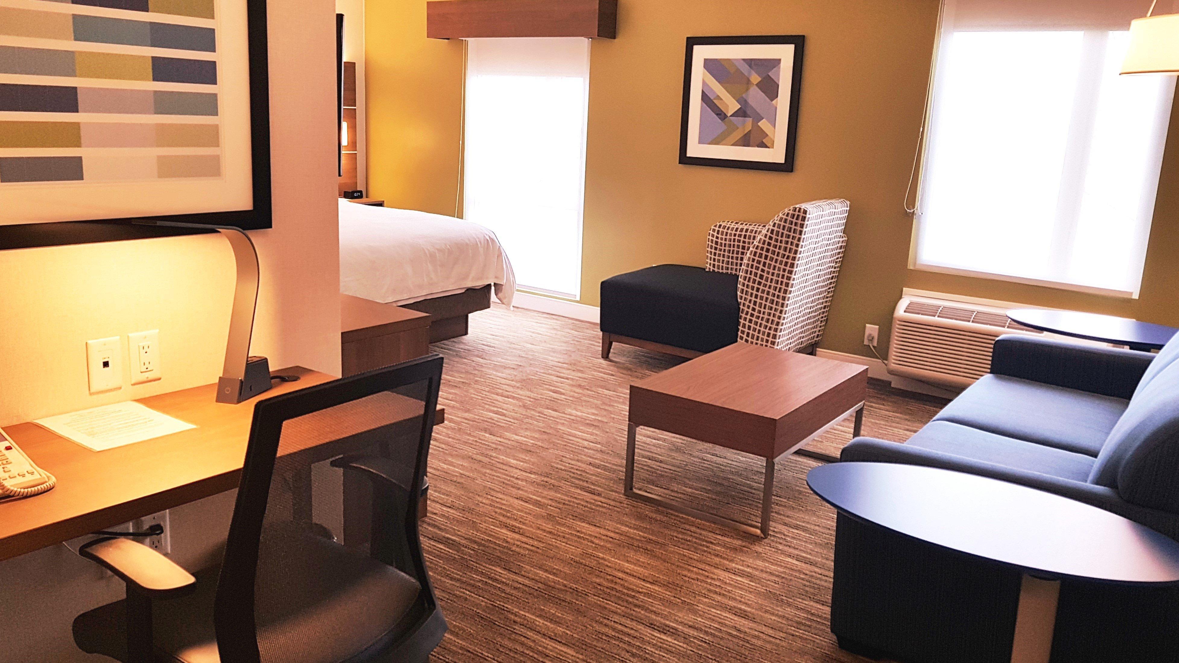 Holiday Inn Express And Suites Surrey By Ihg Екстер'єр фото