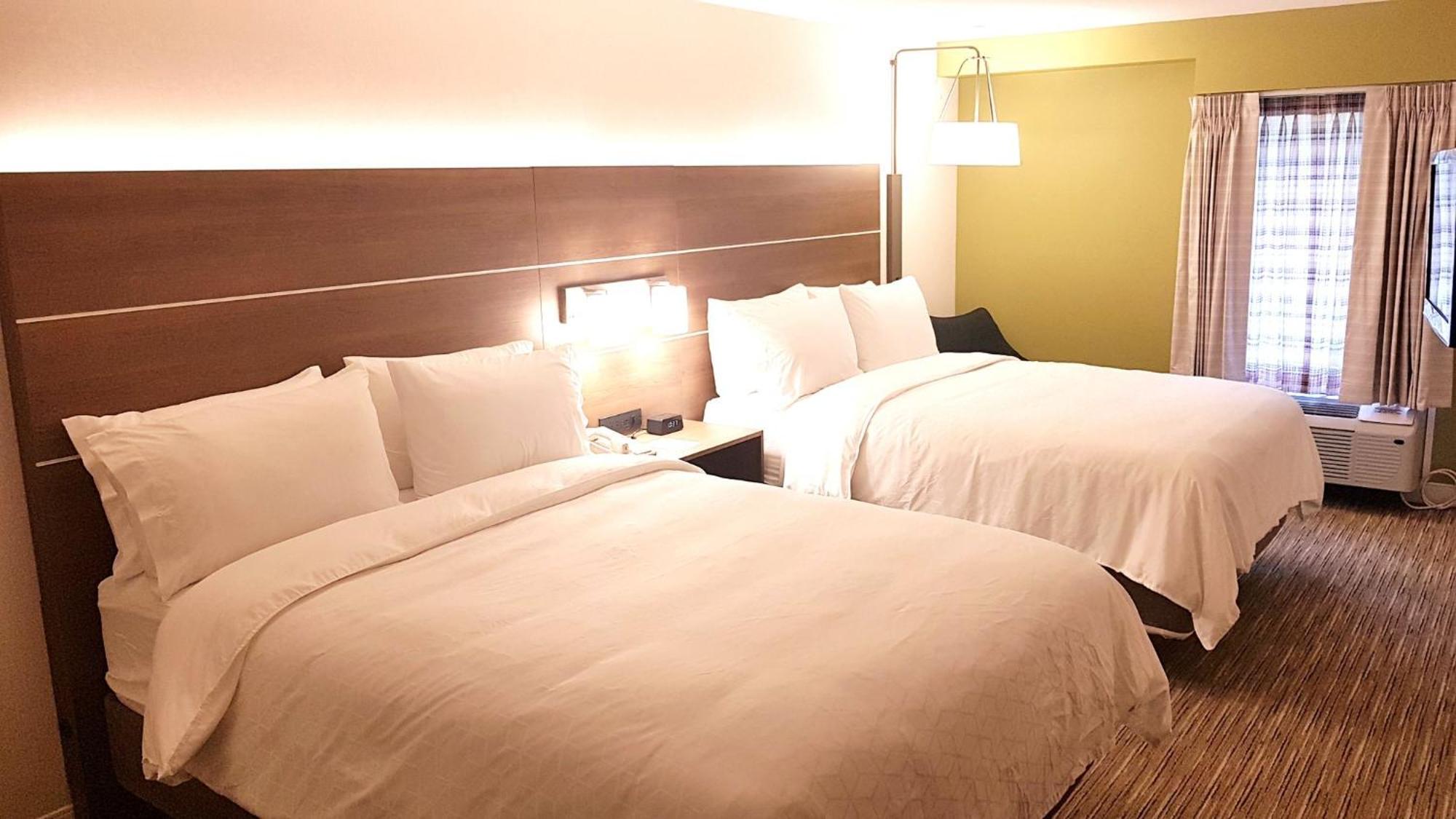 Holiday Inn Express And Suites Surrey By Ihg Екстер'єр фото
